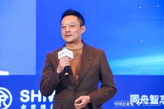 汪小菲：马上要在春熙路做酸辣粉大单品店，希望大家多多支持