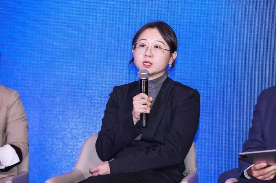 曾静：目前我国的投顾市场还要进一步的酝酿和发展