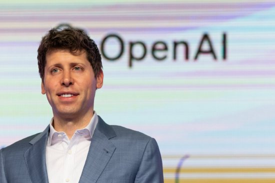 奥特曼出席AI峰会，首次公开回应OpenAI治理和AI语音争议等敏感问题