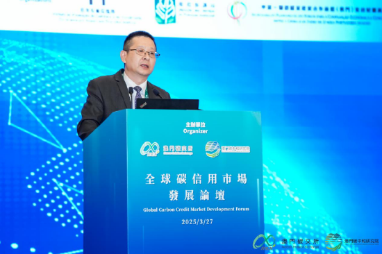 图八 全国人大常委会澳门基本法委员会委员、澳门大学教授王禹作主旨演讲