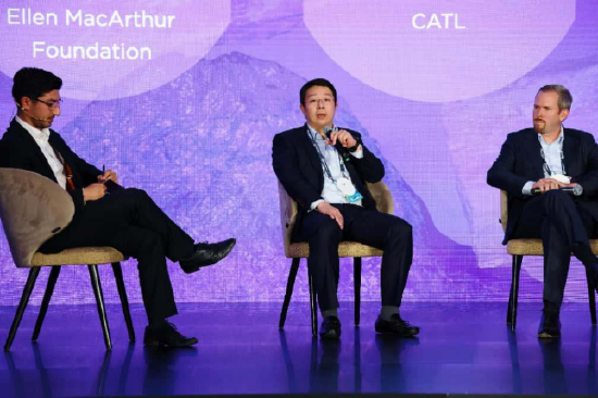 （公共电板轮回经济高端论坛上，多家巨头空谈公共动力轮回计较）