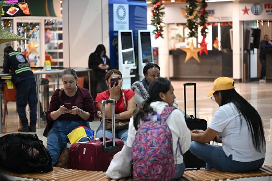 特朗普称因担忧袭击风险,宣布封锁委内瑞拉领空