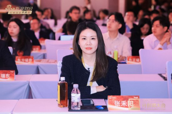 万马科技董事长张禾阳出席2025分析师大会暨第七届新浪财经金麒麟分析师盛典