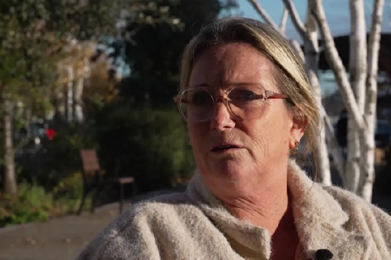 图为法国女房东勒鲁诗Karine Lellouche