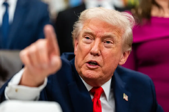 特朗普拟推现金补贴以提振选民对经济信心