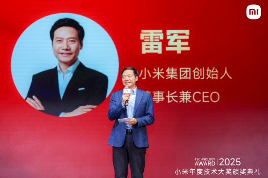 雷军：2026年有望在一款终端上实现自研芯片、OS、AI大模型“会师”，机器人业务也会有新进展