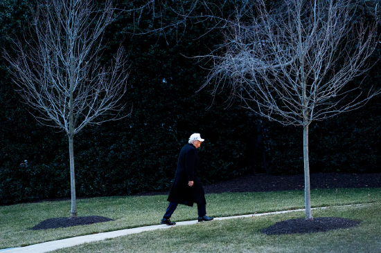 美媒：特朗普因顾虑成本问题，放弃对伊朗发动打击。