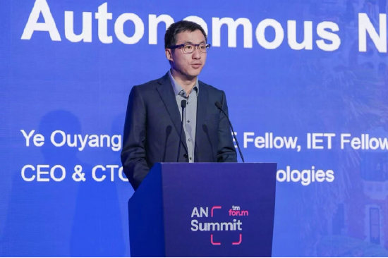 图：欧阳晔博士演讲