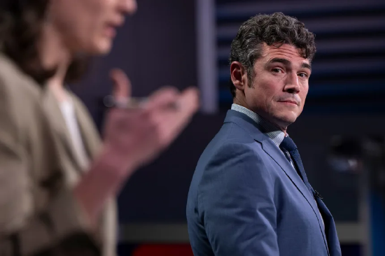 2024 年 10 月，俄勒冈州波特兰市，共和党候选人乔・肯特与民主党众议员玛丽・格吕森坎普・佩雷斯进行国会选举辩论。