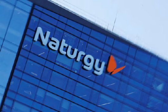 马德里总部大楼外的 Naturgy 公司标识