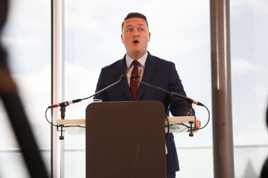 对手斯特里廷称准备发起领导权之争 英国首相斯塔默誓言反击