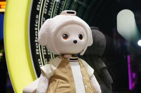 智能陪伴机器人巴布亮相WAIC徐汇展区