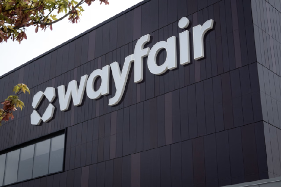 2024 年 5 月 2 日，伊利诺伊州威尔梅特，Wayfair首家实体门店筹备开业。