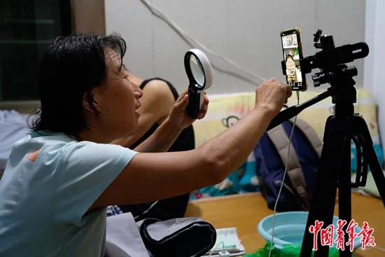 不花钱买流量就别想爆单？北下朱“脚部主播”艰难求生