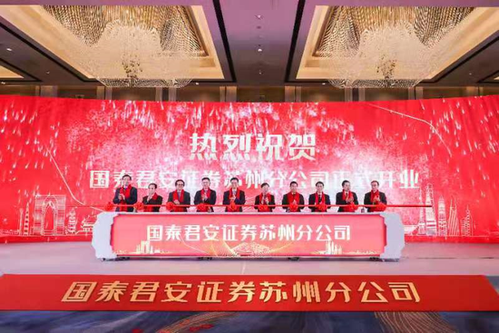国泰君安研究所所长黄燕铭：蓝筹行情仍将继续 交易接替市场动力