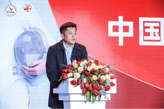 图：中国击剑协会主席王海滨