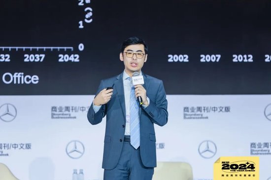 彭博中国资深经济学家曲天石：美国经济的一只脚已经进入衰退