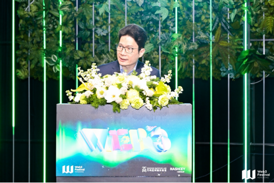 图为香港财经事务及库务局副局长陈浩濂