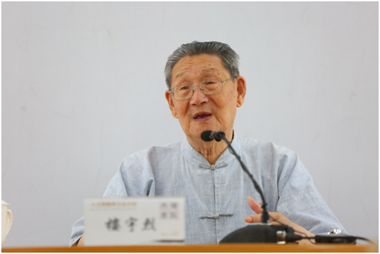 85岁高龄的楼宇烈老先生全程没有休息,围绕"人文精神与文化自信"主题