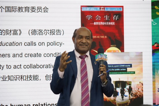 （联合国教科文组织驻华代表处教育项目官员裴伯庸）