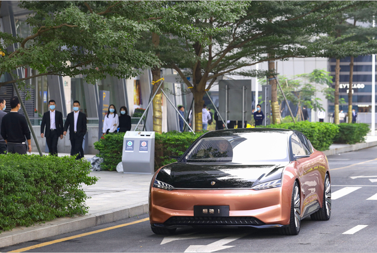 恒驰1在路上行驶中