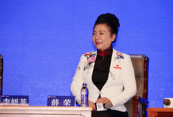 薛荣：面对危机 要依靠政府也要企业自救