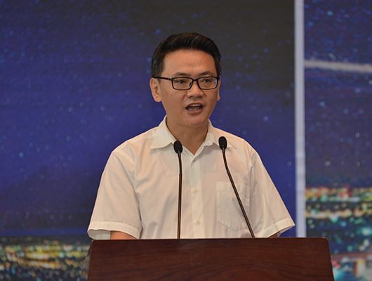 贵州省邮政管理局局长陈向东