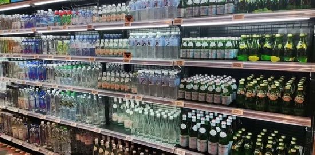 高端水撞到故事天花板