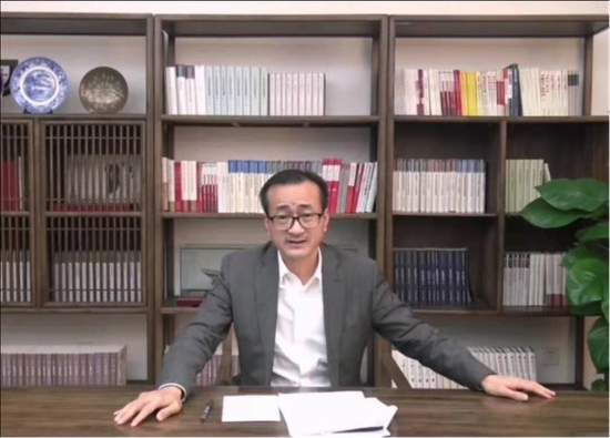 刘元春发表主旨演讲