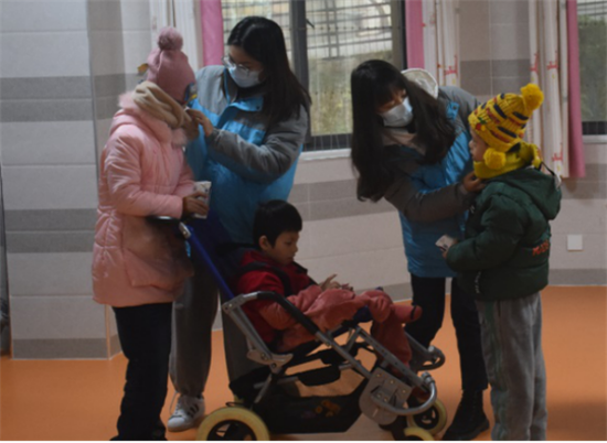 暖冬行动 进行时 碧桂园帮扶各地深度贫困户和留守儿童过冬 新浪财经 新浪网 暖冬行动 进行时 碧桂园帮扶各地深度贫困户和留守儿童过冬 新浪财经 新浪网