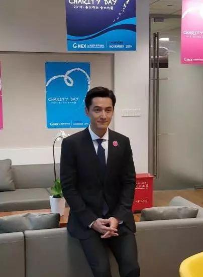 胡歌来金融圈了 美女交易员:"娶我的话再加100亿"