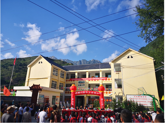 俞敏洪回访舟曲新东方希望小学十年持续帮扶为山区孩子点燃希望