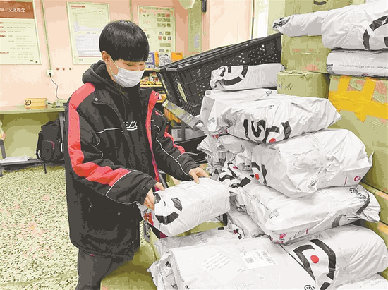 见证消费回暖 哈尔滨市快递小哥每天派件百余个