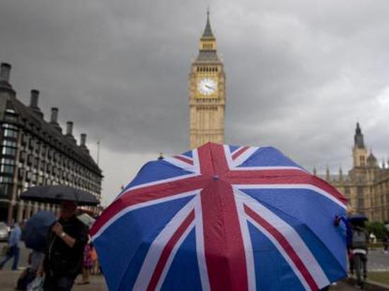资料图：英国国旗图案的雨伞。