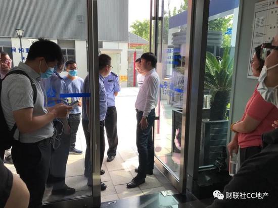福晟上海前滩项目上演“抢章大战”
