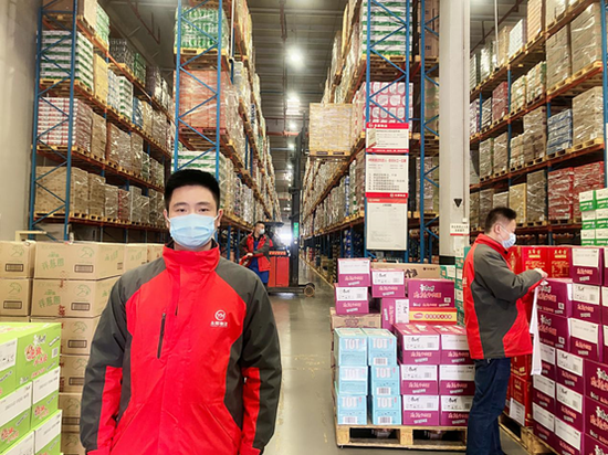 余军在永辉重庆物流常温中心