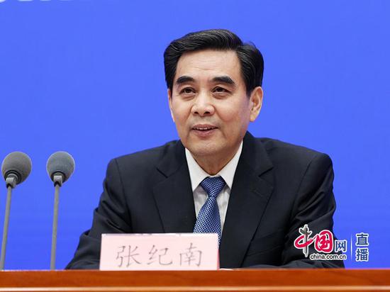 人社部:一职校学生获物联网技能赛冠军 与企业签署百万年薪意向书