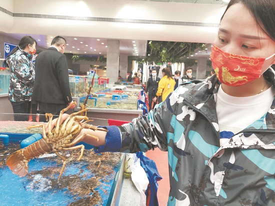 批发市场“搬进”酒楼 吃海鲜开启“前市场后餐厅”模式