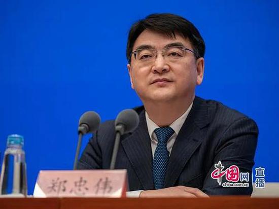 联防联控机制疫苗研发专班组长郑忠伟：今年我国新冠疫苗产量将突破30亿剂