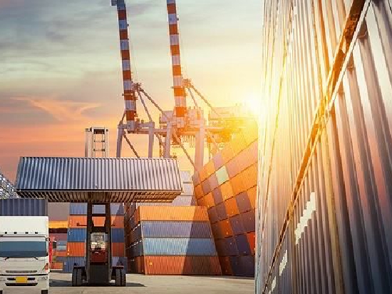 中国7月贸易顺差为6826.9亿元，扩大90.9%