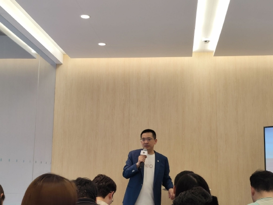 蔚来总裁秦力洪：蔚来并没有乱花钱 一直和李斌共用办公室 出差公司只报经济舱