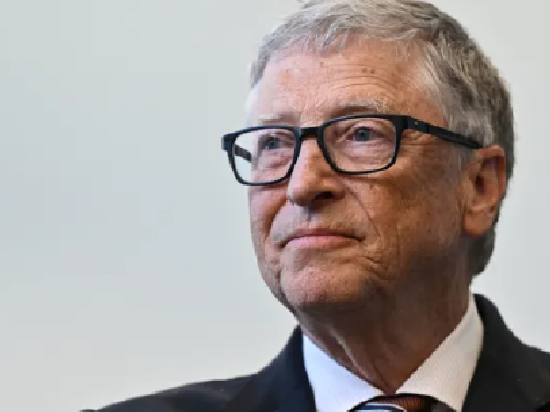 盖茨预言：“个人AI助理”将成标配，谷歌搜索和亚马逊或被取代