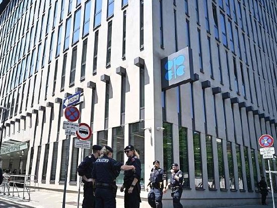 石油价格疲软，“欧佩克+”考虑进一步减产