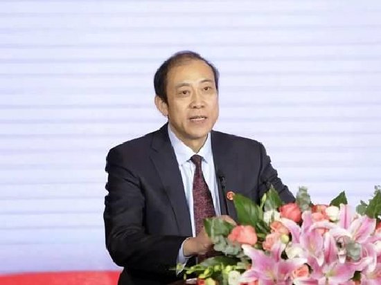 何秀超：坚定不移推动高质量发展