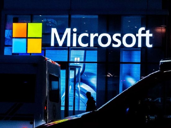 微软公布新企业AI产品定价 股价应声涨至盘中纪录高位
