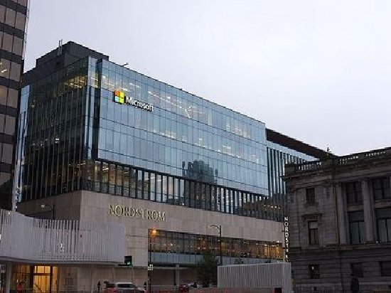 微软股价较华尔街平均目标价高出3%：二者差距创10年新高