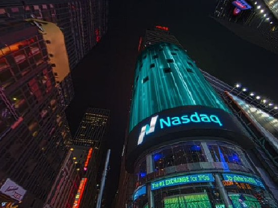 调查：投资者普遍看好科技股反弹 对AI热持观望态度