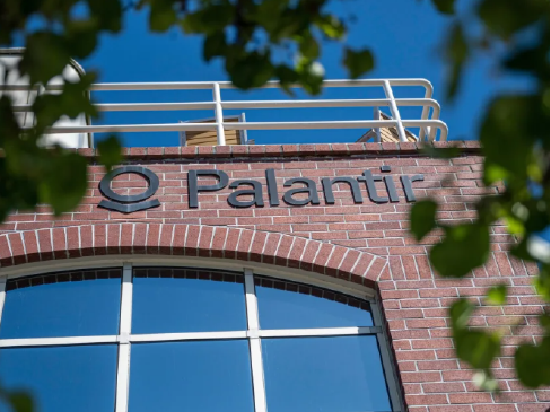 美AI厂商Palantir上调今年利润展望 宣布回购10亿美元股票|Palantir_新浪财经_新浪网