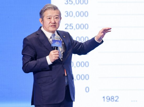 泰康保险集团创始人陈东升：“支付+服务+投资”新寿险结构提供了转型路径