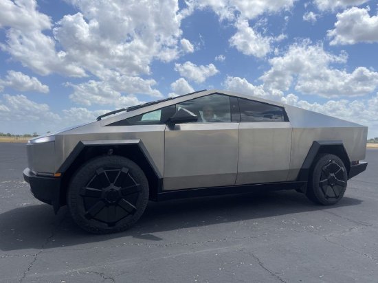 美投行称特斯拉面临艰难一年,建议放弃Cybertruck